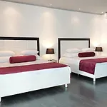 Refresh Boutique - Central Point 4*
