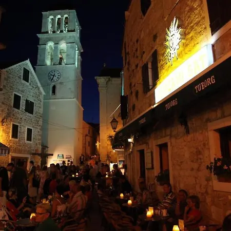 Refresh Boutique - Central Point Guest house Vodice