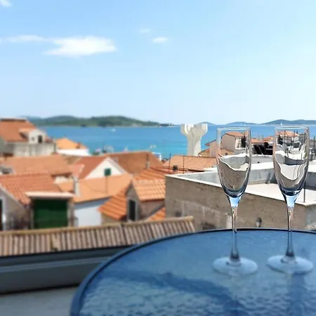 Refresh Boutique - Central Point