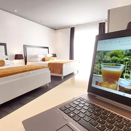 Refresh Boutique - Central Point 4*