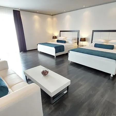 Refresh Boutique - Central Point Vendégház 4*