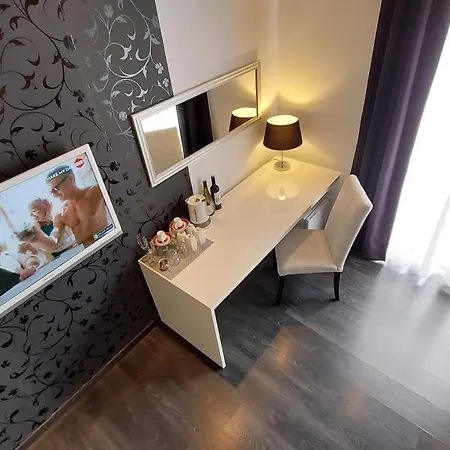 Refresh Boutique - Central Point 4*