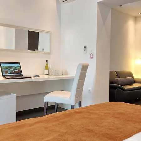 Refresh Boutique - Central Point Guest house 4*