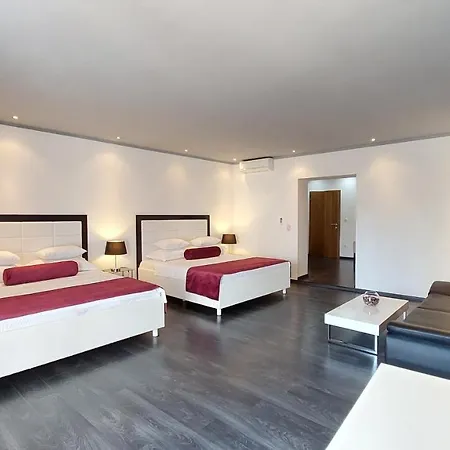 Refresh Boutique - Central Point Penzion