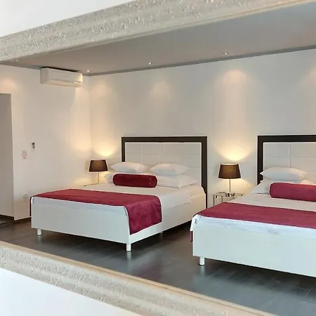 Refresh Boutique - Central Point