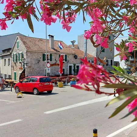 Refresh Boutique - Point 4* Vodice