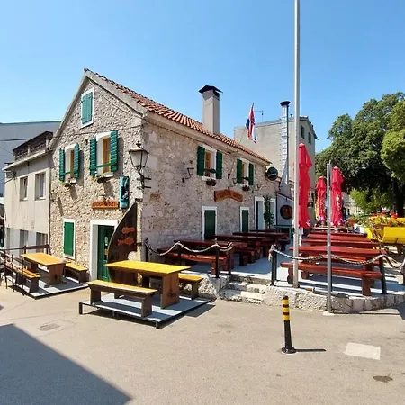 Refresh Boutique - Central Point 4*