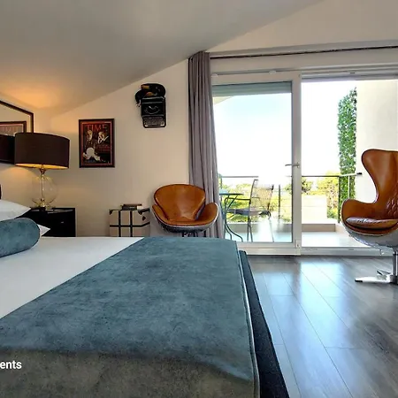 Refresh Boutique - Central Point 4*