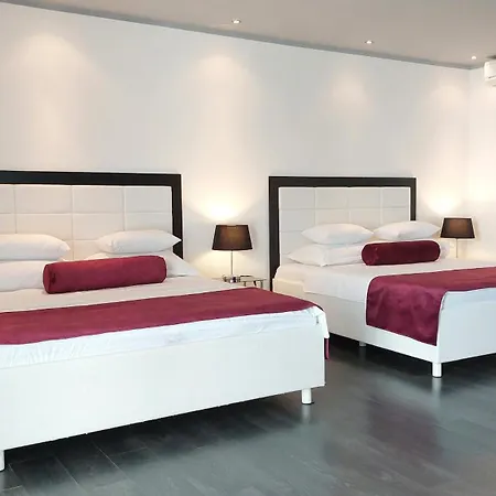 Refresh Boutique - Central Point 4*