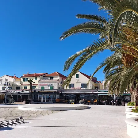 Refresh Boutique - Central Point