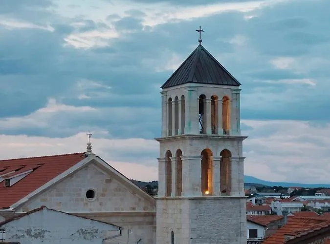 Refresh Boutique - Central Point