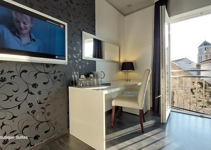 Refresh Boutique - Central Point 4*