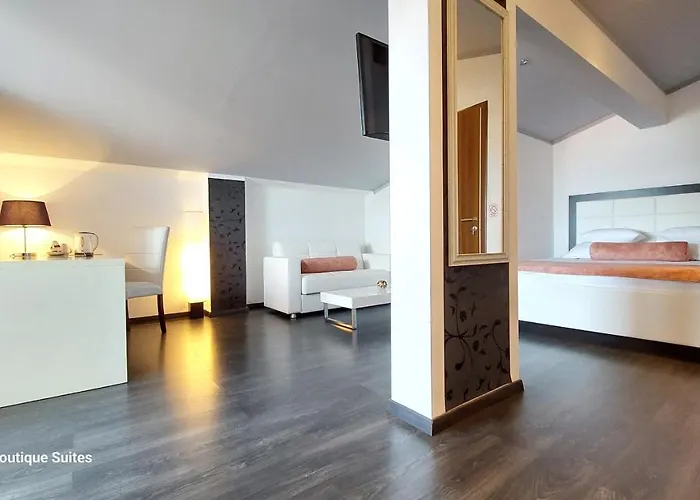 Refresh Boutique - Central Point