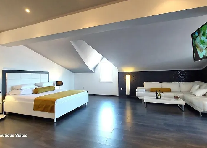 Refresh Boutique - Central Point