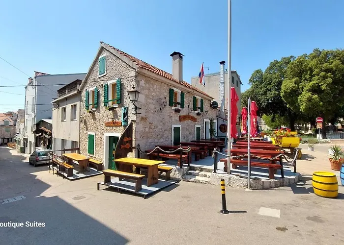 Refresh Boutique - Central Point 4*