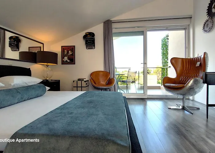 Refresh Boutique - Central Point 4*