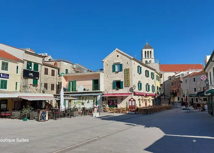 Refresh Boutique - Central Point