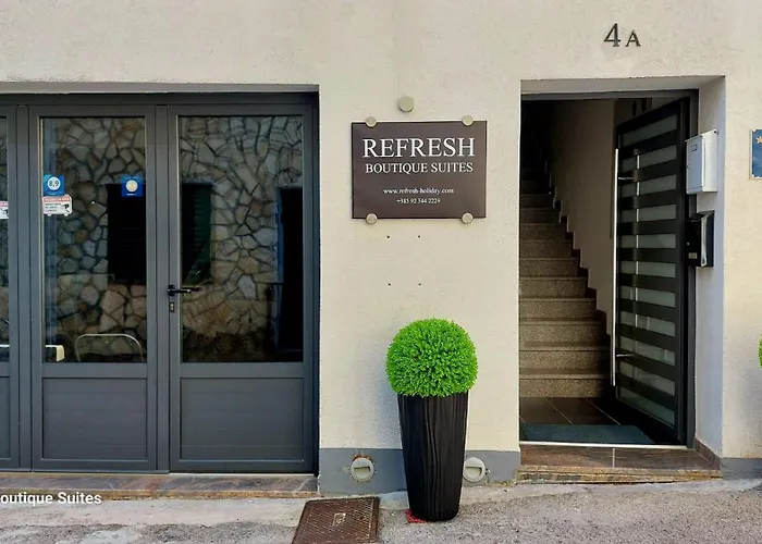 Refresh Boutique - Central Point Gasthuis Vodice