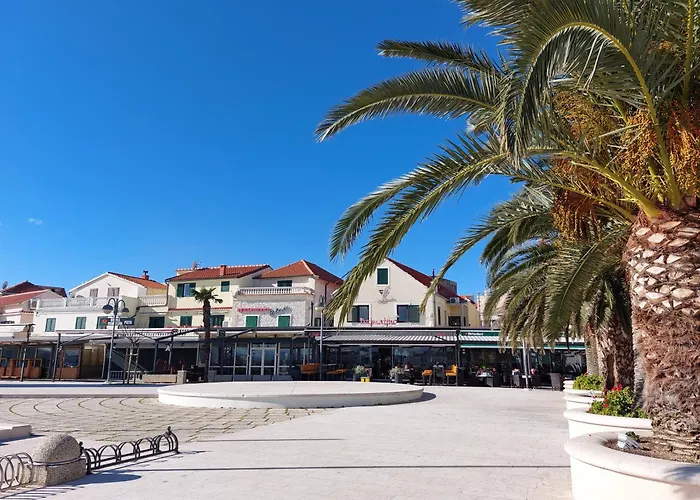 Refresh Boutique - Central Point